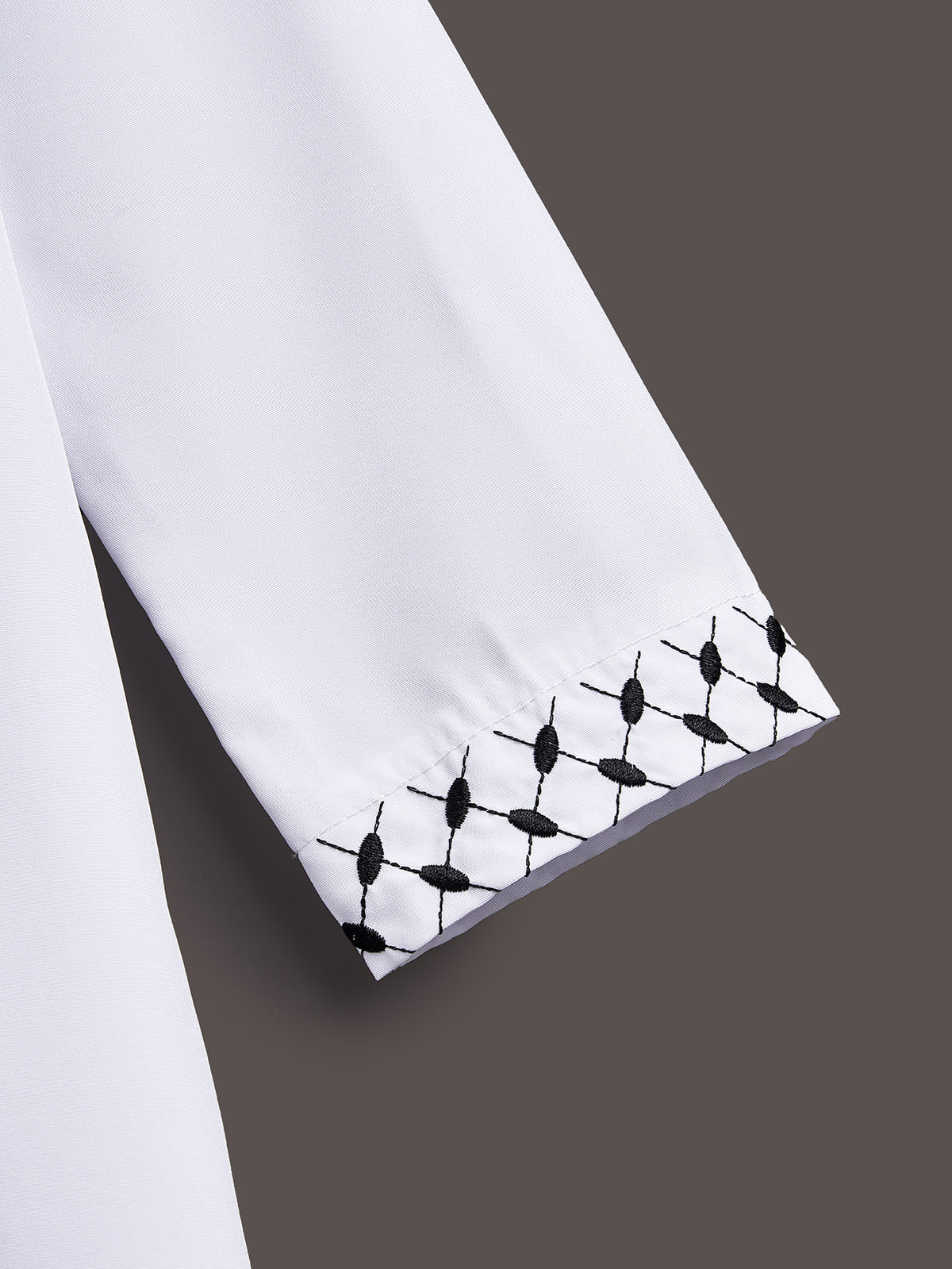 Boys' Embroidered Thobe – Classic Long-Sleeve Arabic Robe with Keffiyeh-Inspired Trim