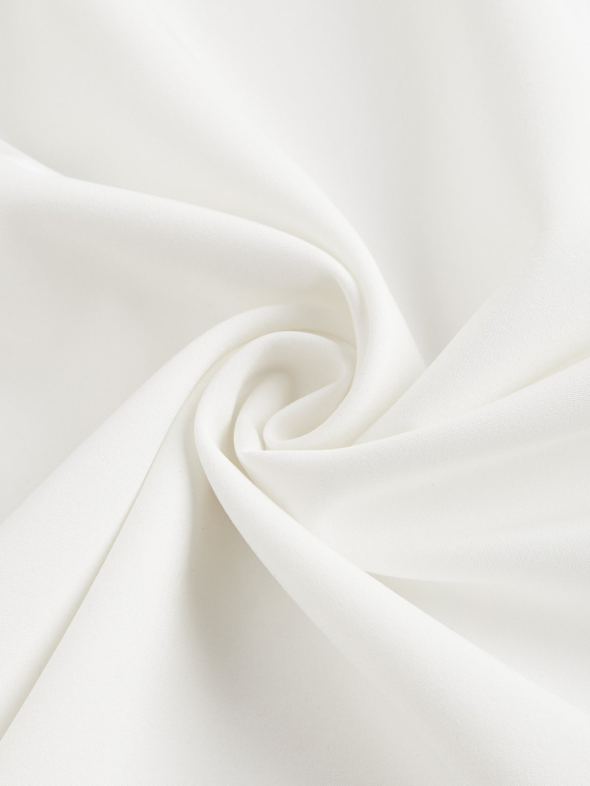 Qamis raffiné pour homme avec col montant, broderie géométrique et fausse poche décorative – Deux couleurs disponibles